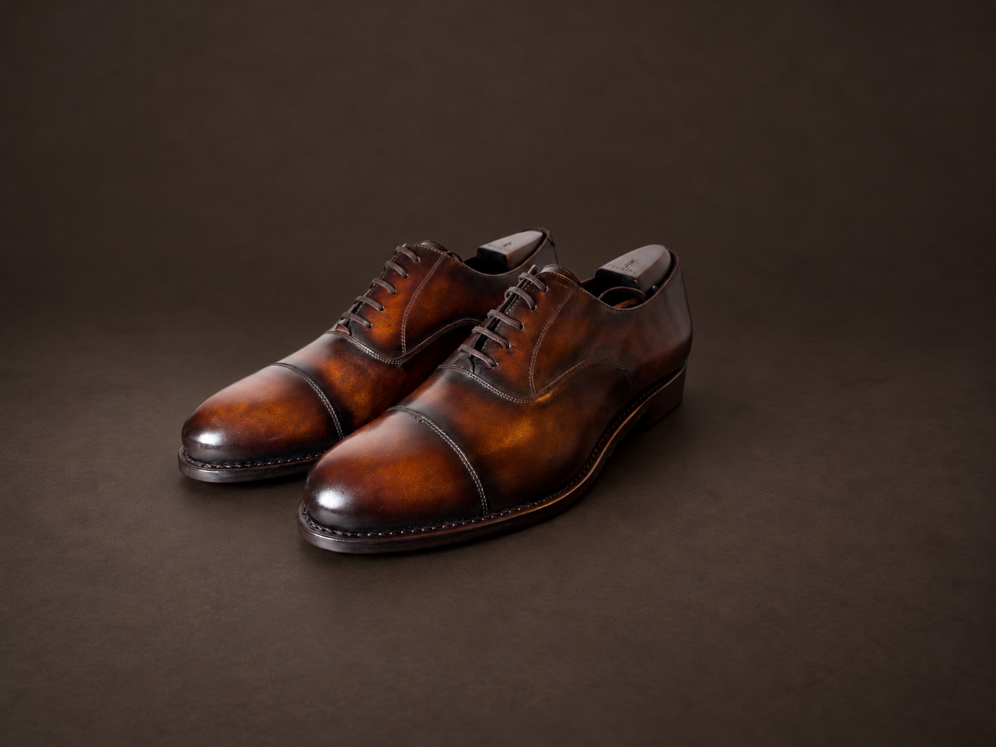 FEURING Oxford-Schuhe mit brauner Patina, vollständig abgebildet